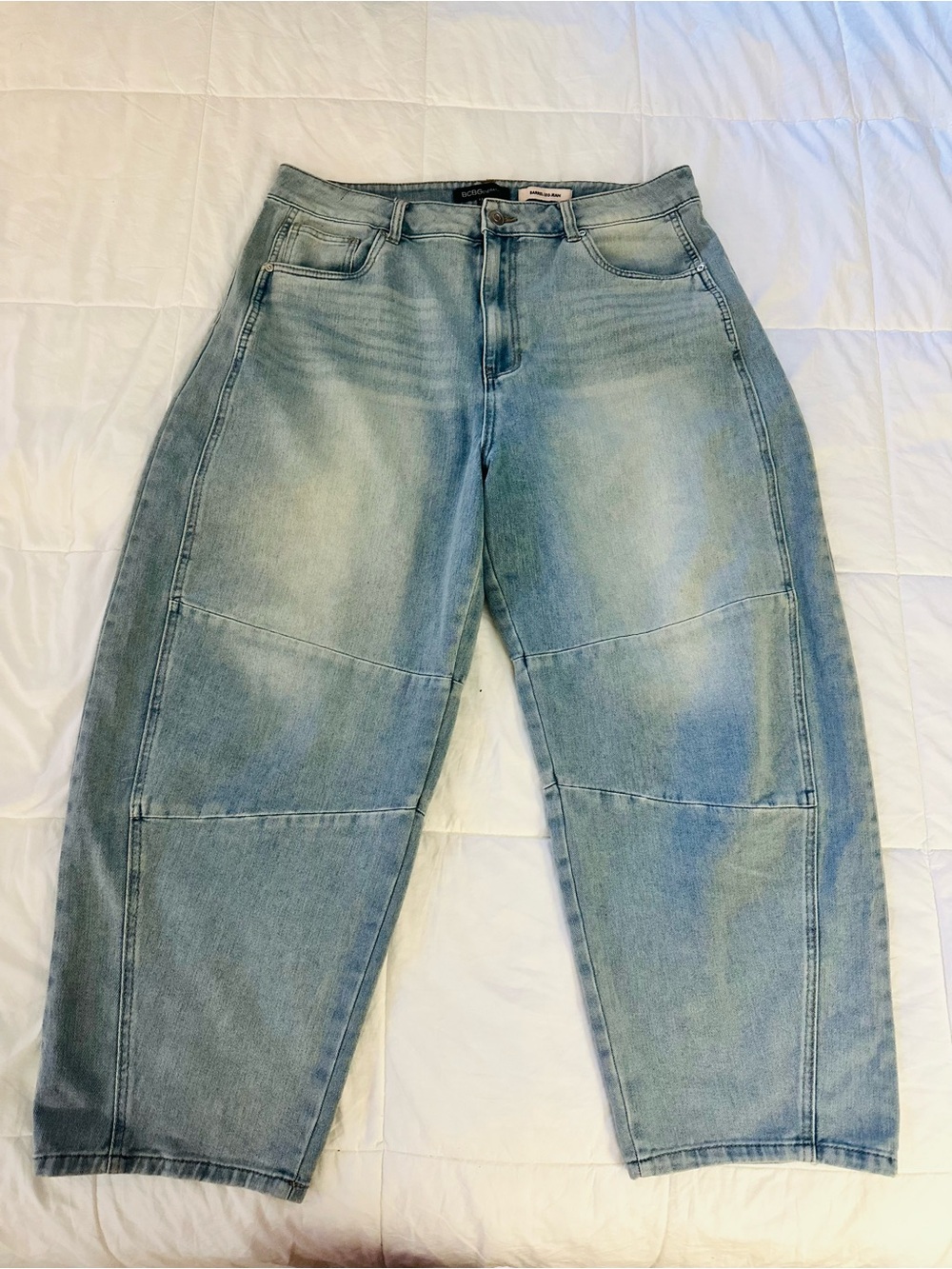 NWT BCBG Light Wash Wide Leg Barrel Jeans 13 31